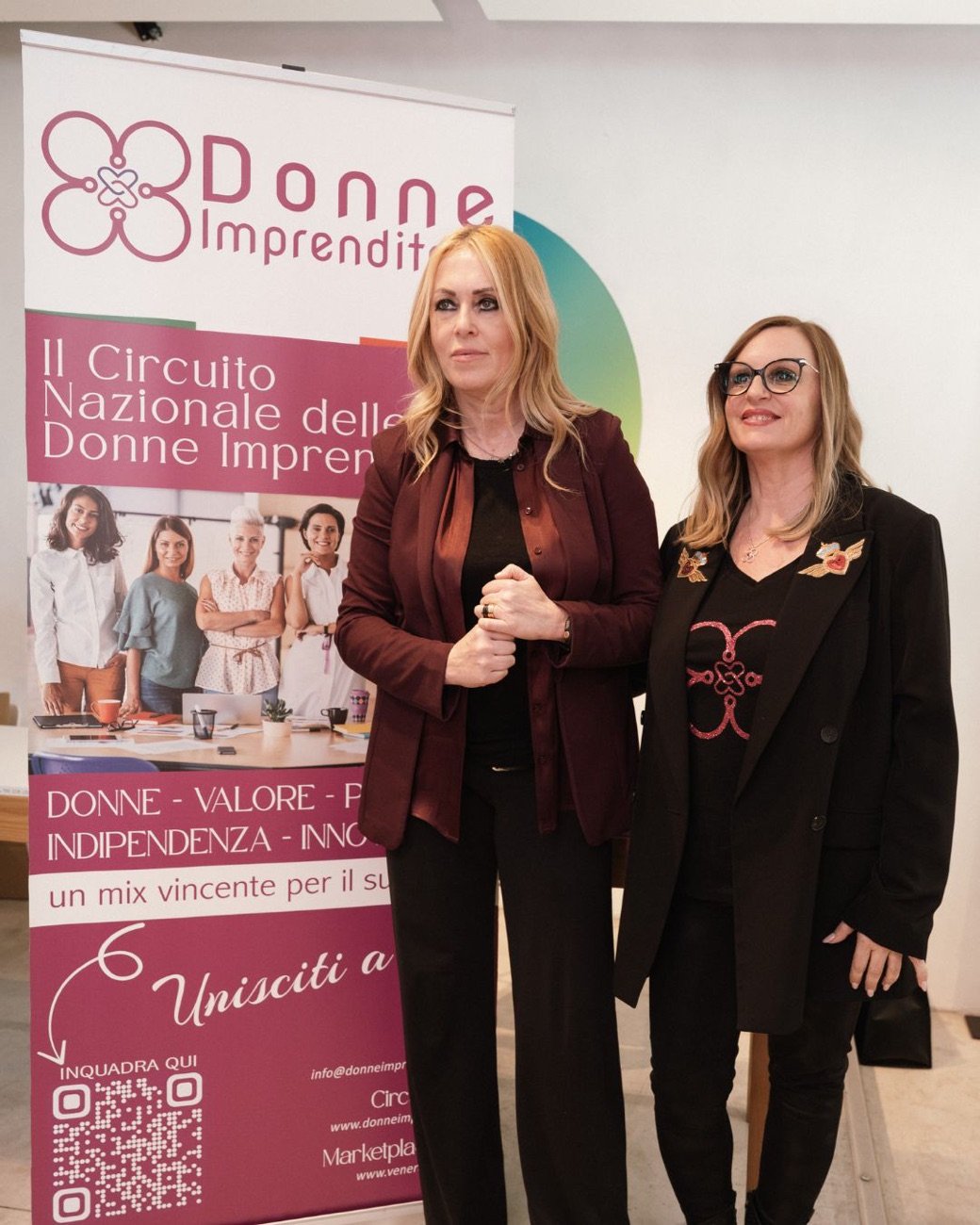 Giorgia Bonotto accanto al roll-up del Circuito Nazionale delle Donne Imprenditrici